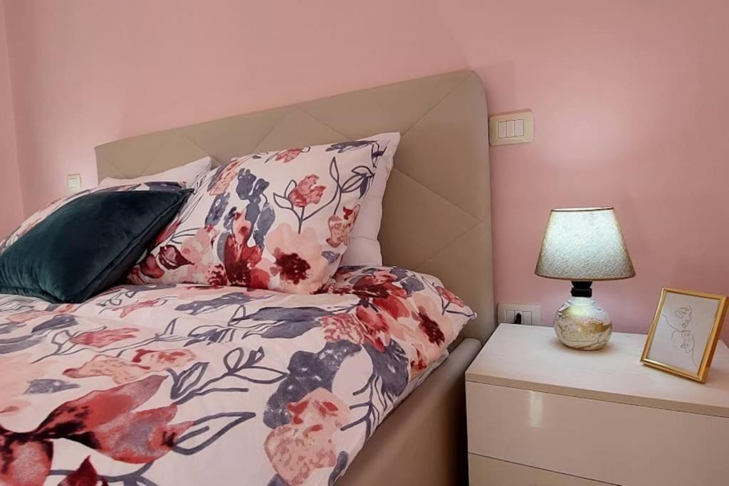 Cozy Sunlit Apartment With Scenic Balcony View Tiranë Eksteriør bilde