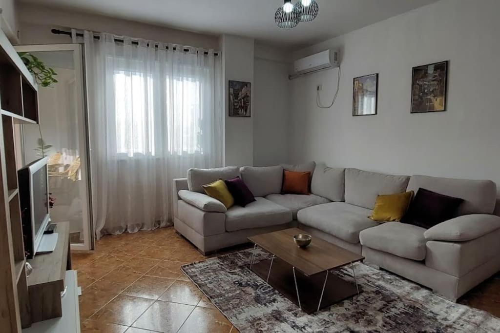 Cozy Sunlit Apartment With Scenic Balcony View Tiranë Eksteriør bilde